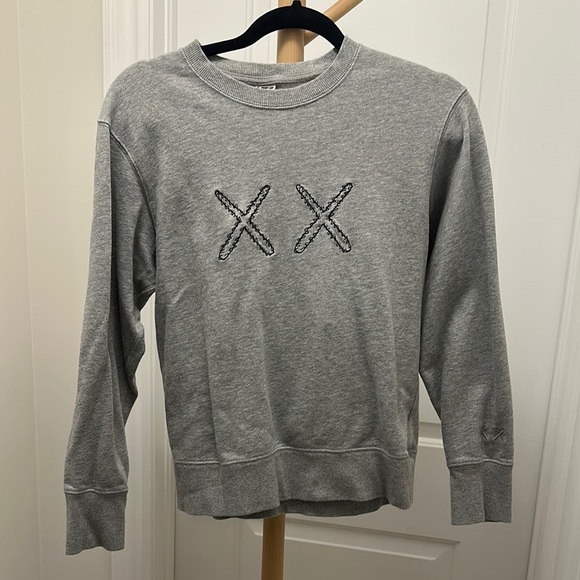 [UNISEX] UNIQLO x KAWS Gray Crewneck Graphic Sweater - Picture 1 of 3
